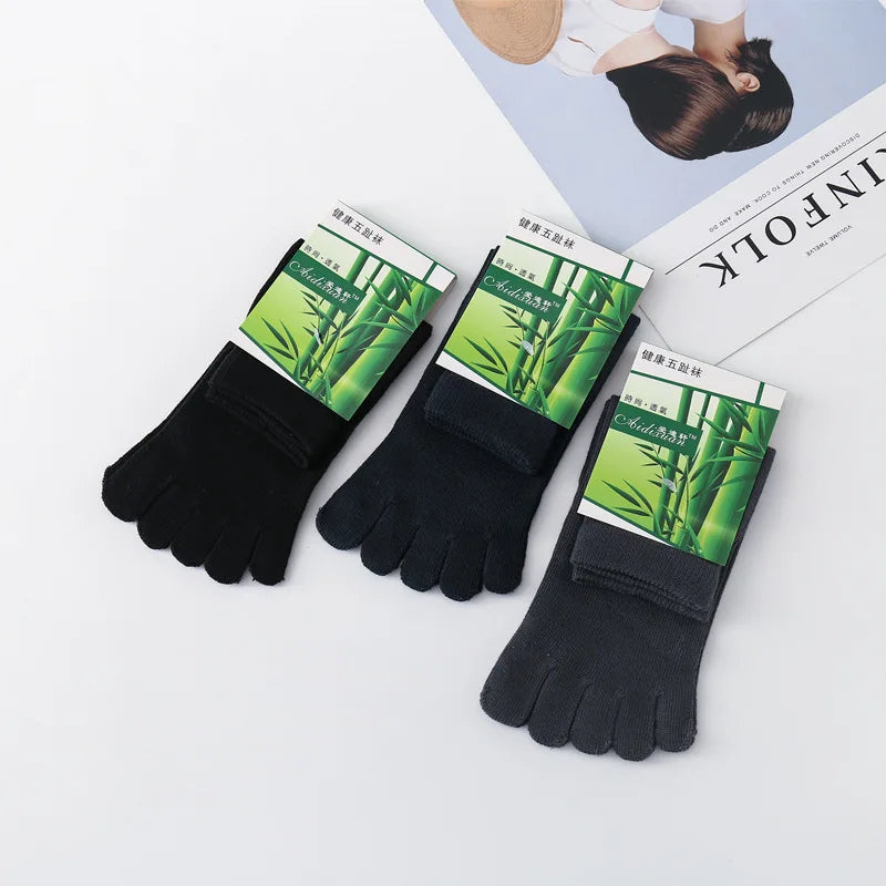 Men's five finger toe socks in breathable cotton, available in black, white, grey and blue"