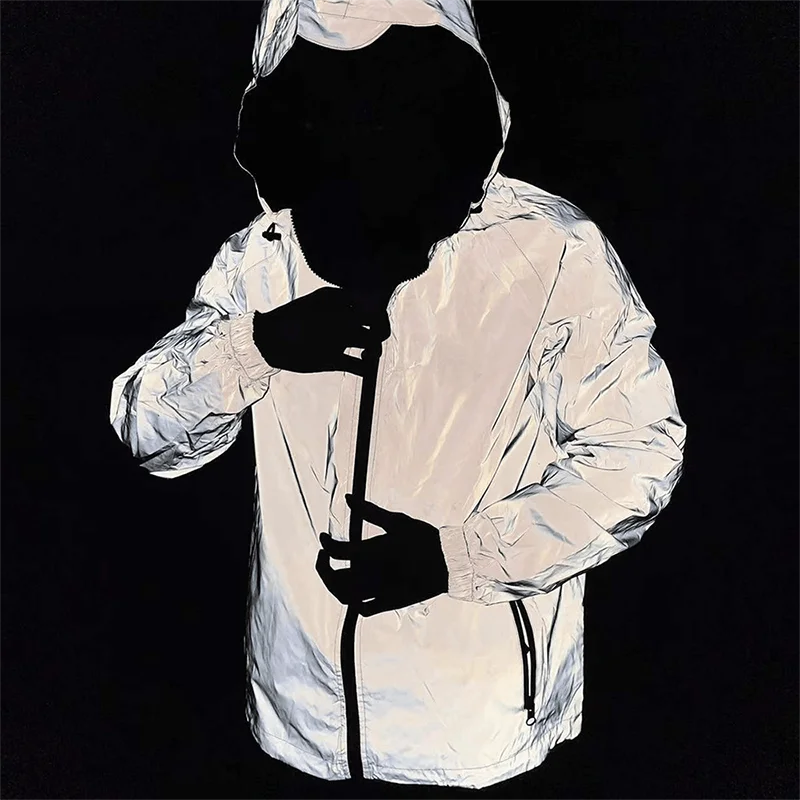 Men's reflective running jacket in grey for high-visibility night running and cycling"