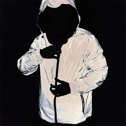 Men's reflective running jacket in grey for high-visibility night running and cycling"